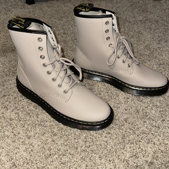 DR.MARTENS WOMENS ZAVALA TAUPE VINTAGE COMBAT BOOT NWOB CLASSIC SZ 8 - Picture 6 of 7